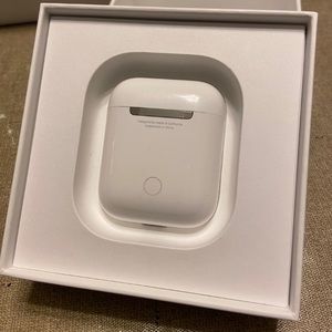 Apple AirPods (1st Generation) w/ Charging Case